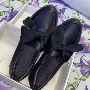 NWT black loafers with bow